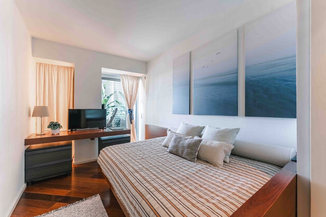 Flat for sale frontline beach in Barcelona — Bedroom
