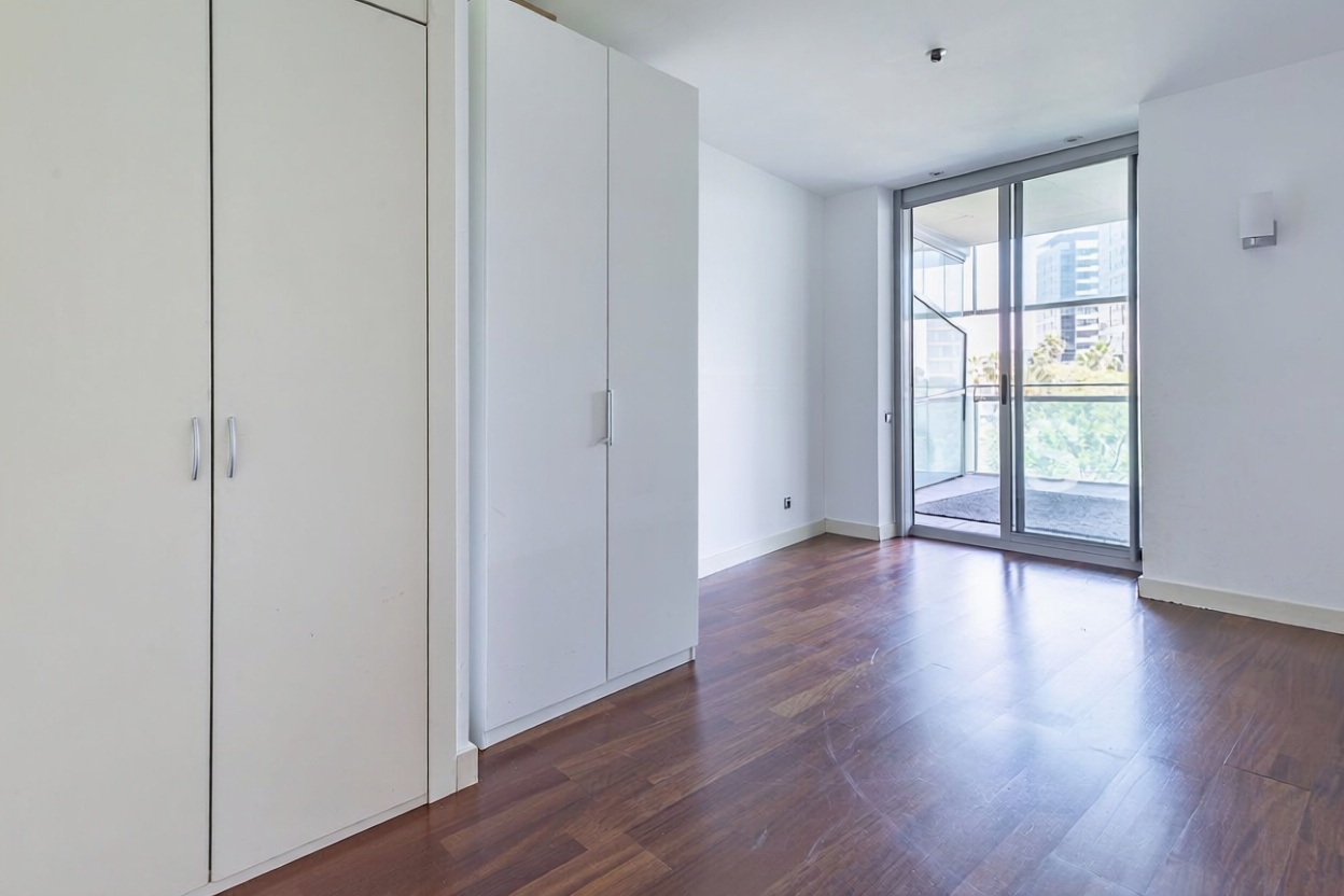 Flat for sale frontline beach in Barcelona — Bedroom
