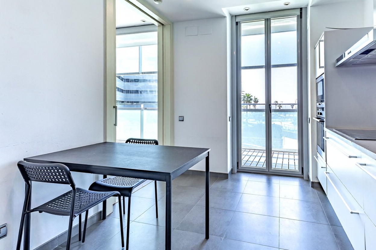 Flat for sale frontline beach in Barcelona — Kitchen