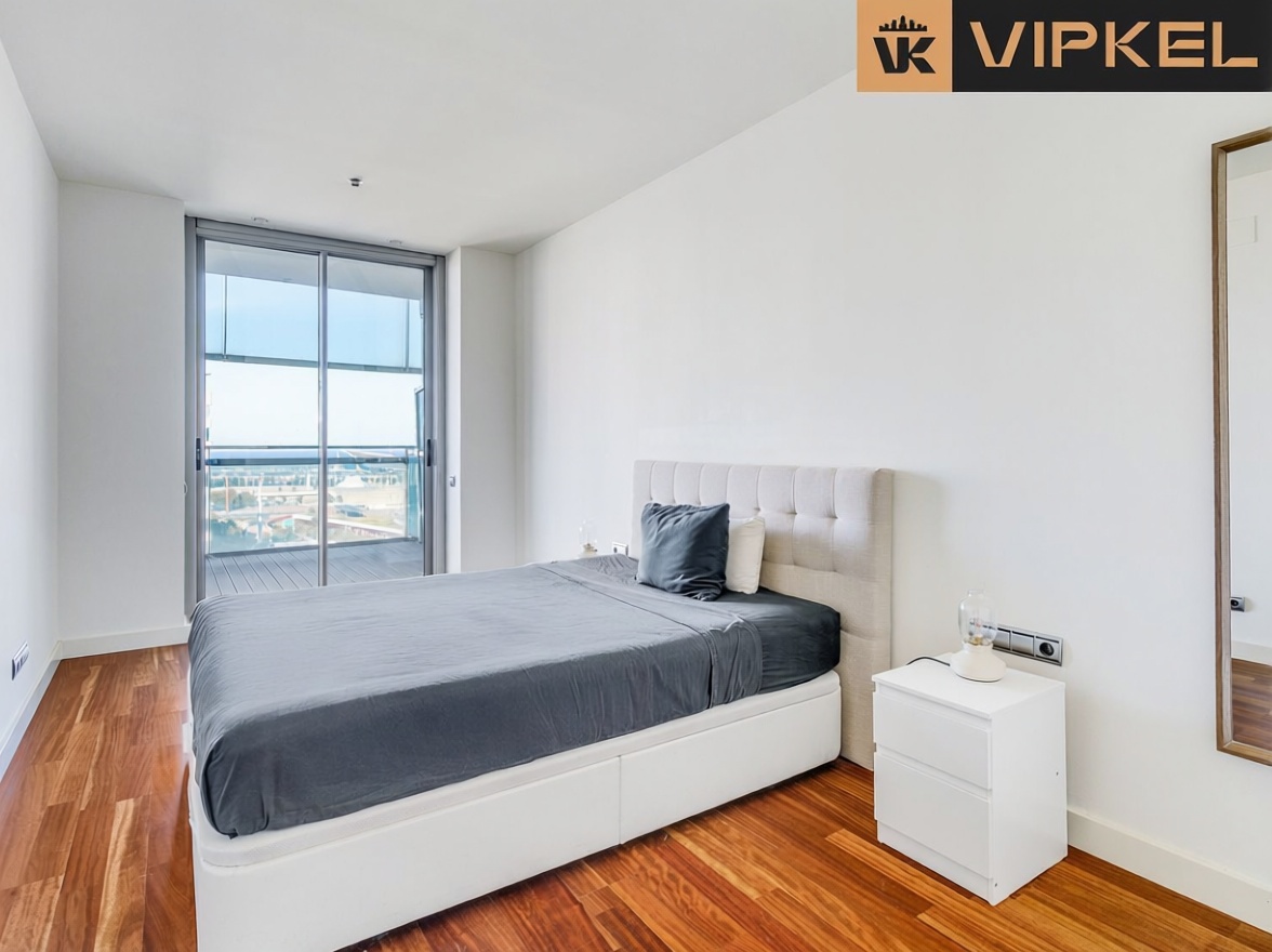 Flat for sale frontline beach in Barcelona — Bedroom