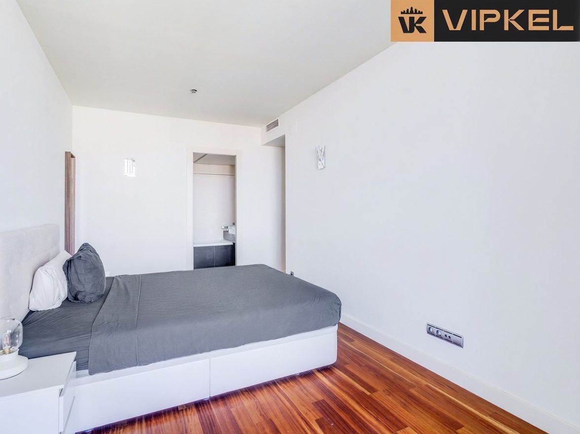 Flat for sale frontline beach in Barcelona — Bedroom