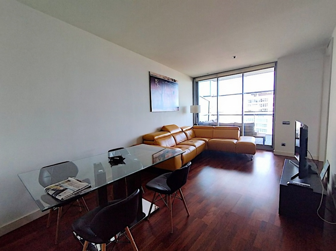 Piso en venta en primera línea de playa en Barcelona — Salón