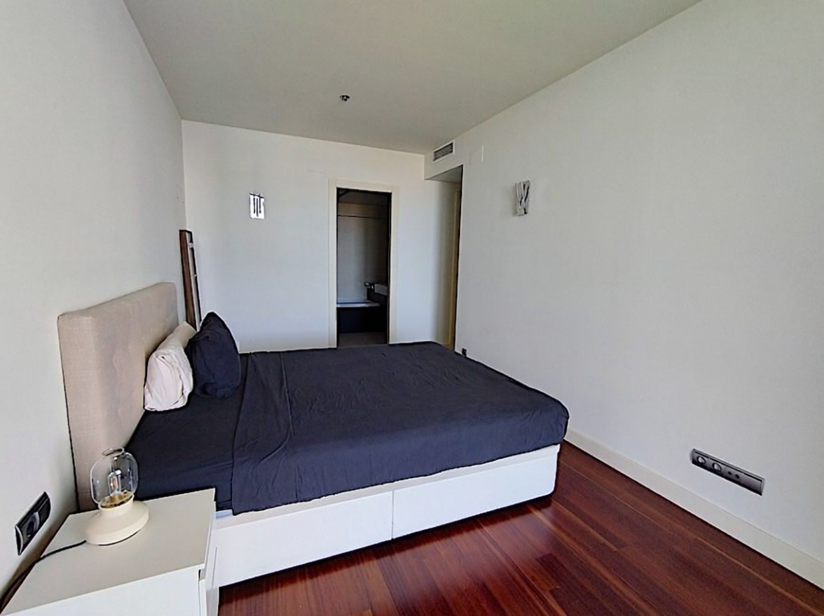 Piso en venta en primera línea de playa en Barcelona — Dormitorio