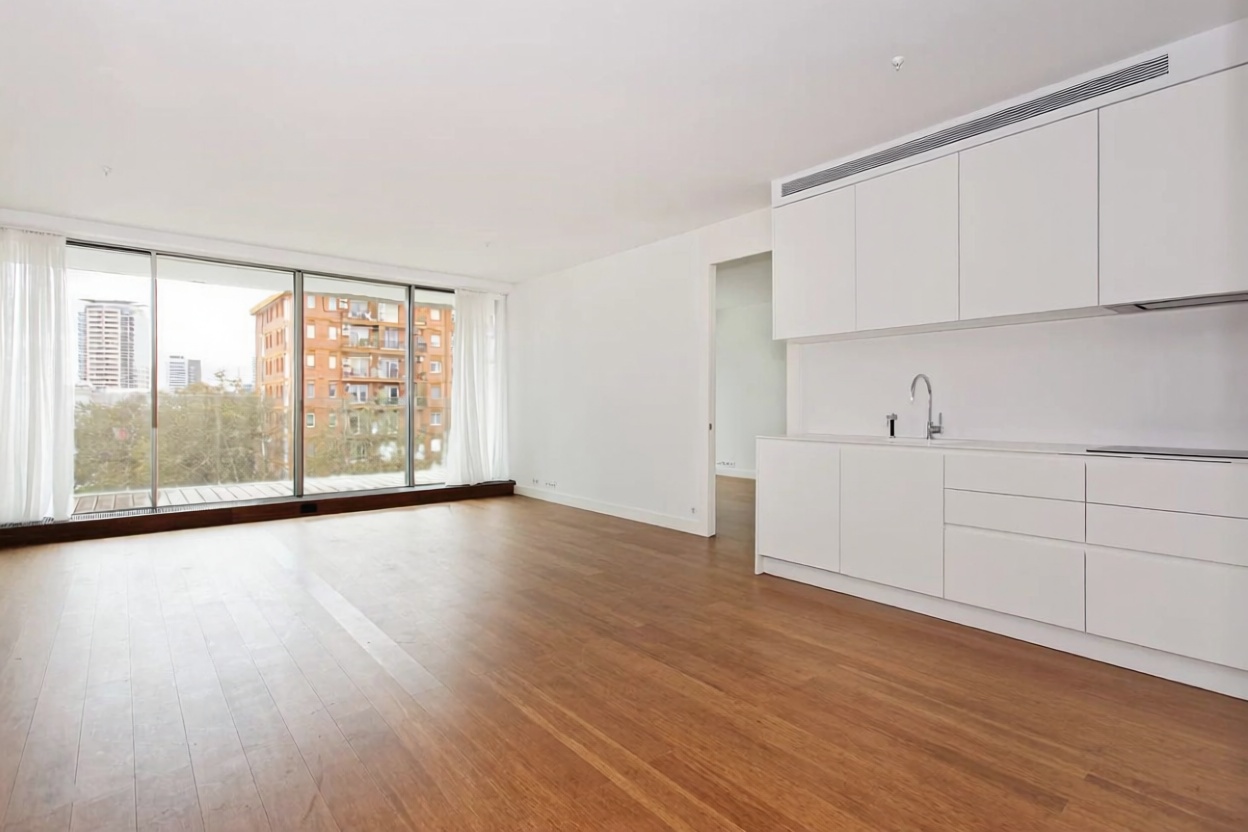 Piso en venta en primera línea de playa en Barcelona — Salón