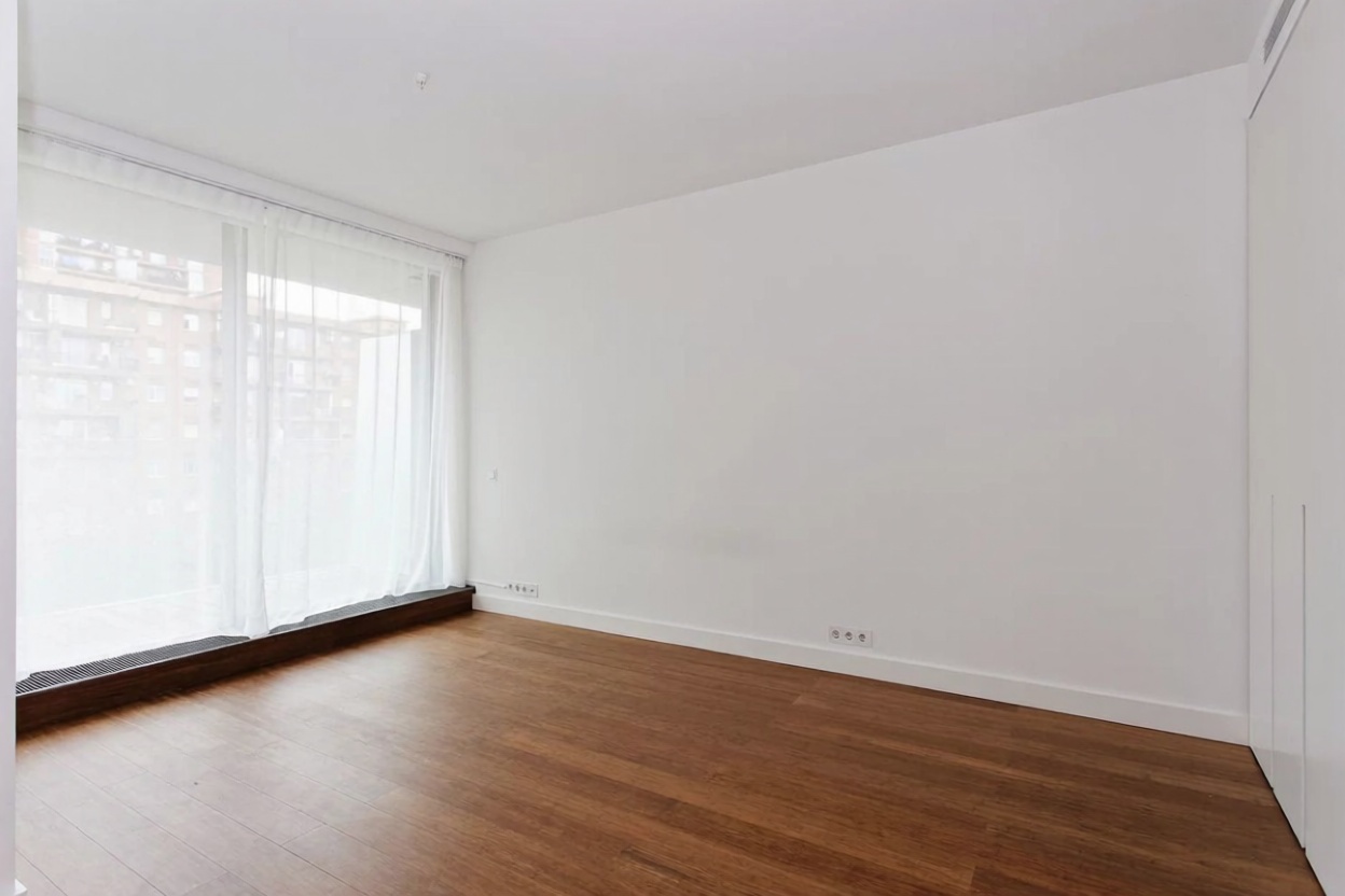 Piso en venta en primera línea de playa en Barcelona — Dormitorio