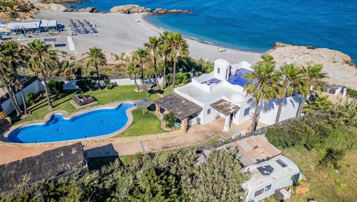 Chalet com acesso direto à praia em Manilva — Aérea