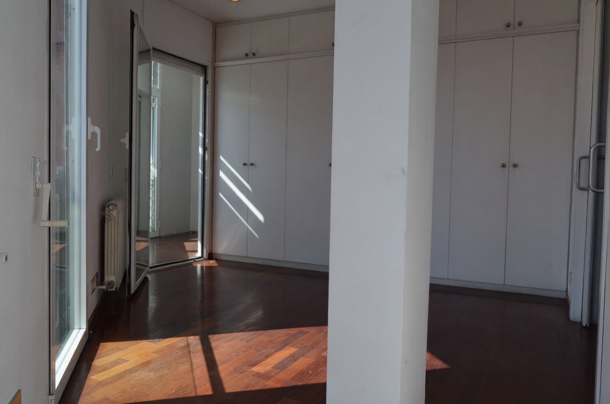 Dachgeschosswohnung zum Verkauf in erster Meereslinie in Barcelona — Bad