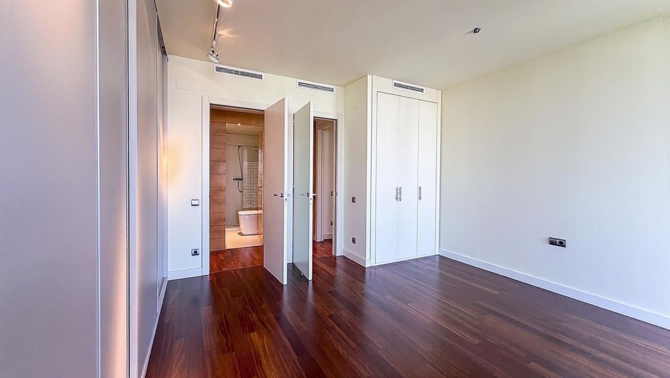 Piso en venta en primera línea de playa en Barcelona — Dormitorio