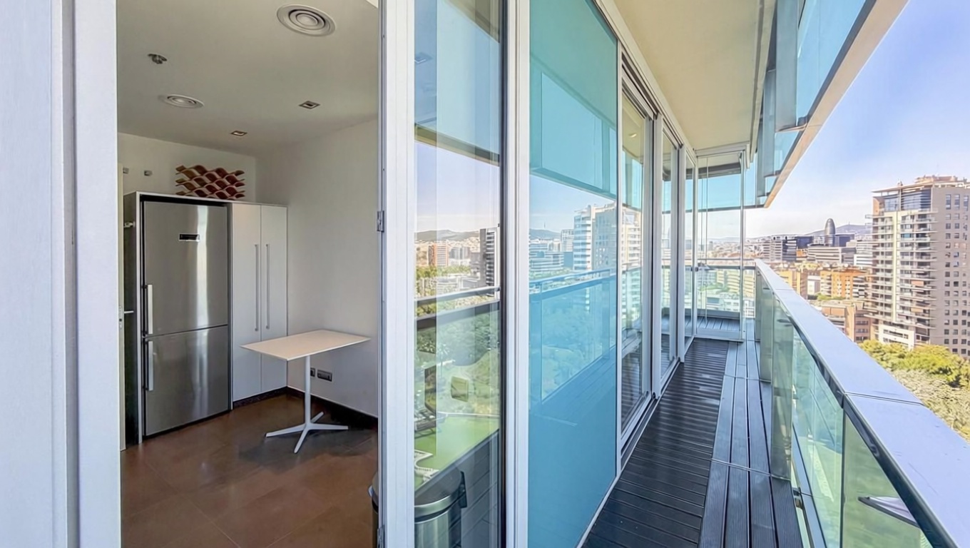 Piso en venta en primera línea de playa en Barcelona — Cocina