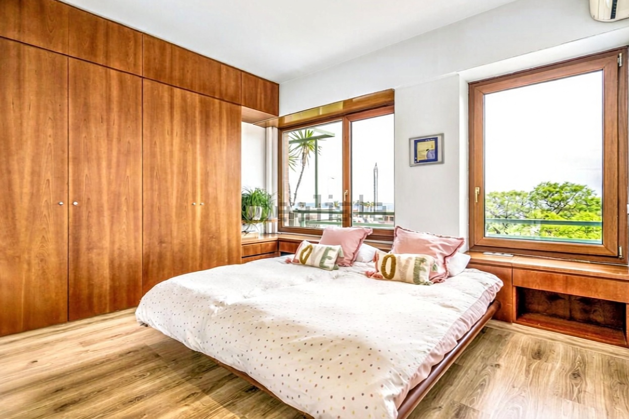 Piso en venta en primera línea de playa en Barcelona — Dormitorio
