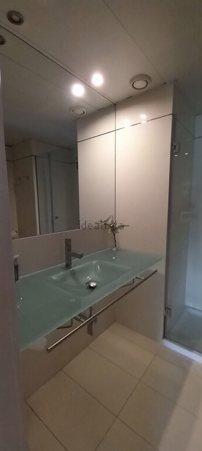 Piso en venta en primera línea de playa en Barcelona — Dormitorio