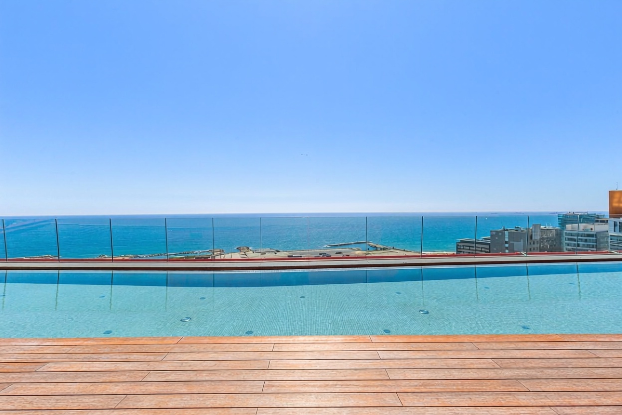 Piso en venta en primera línea de playa en Barcelona — Terraza mar
