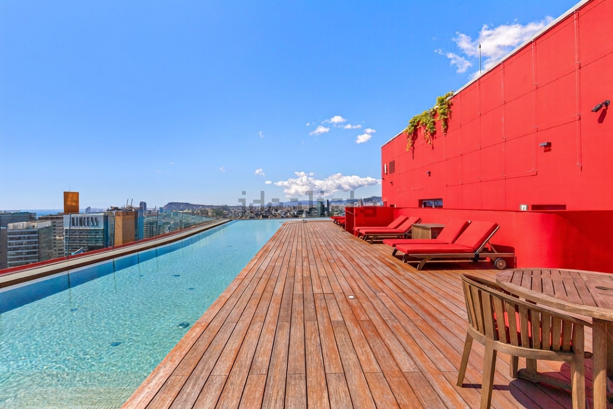 Piso en venta en primera línea de playa en Barcelona — Terraza mar