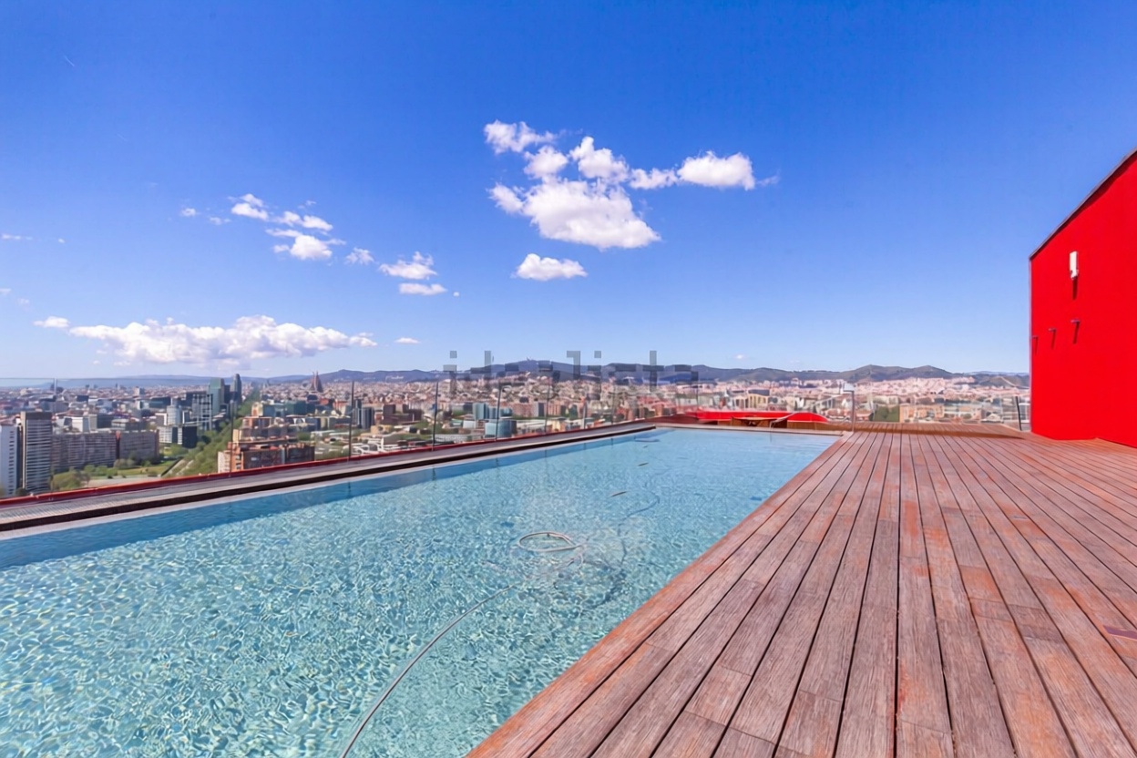Piso en venta en primera línea de playa en Barcelona — Terraza mar