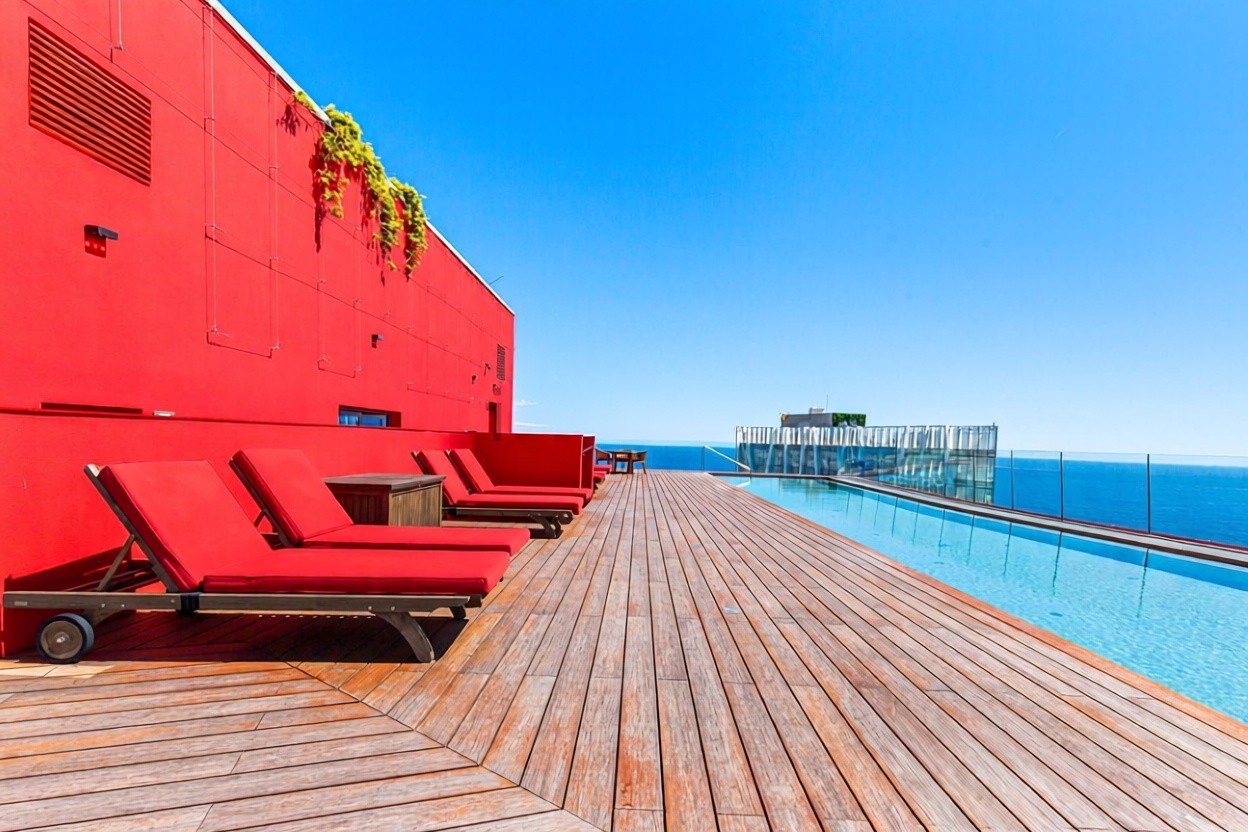 Piso en venta en primera línea de playa en Barcelona — Terraza mar