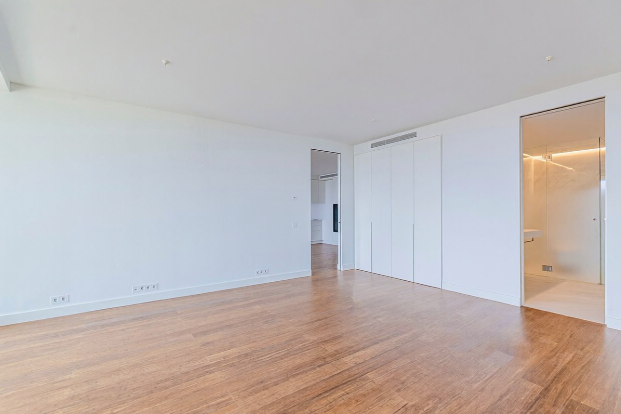 Piso en venta en primera línea de playa en Barcelona — Dormitorio
