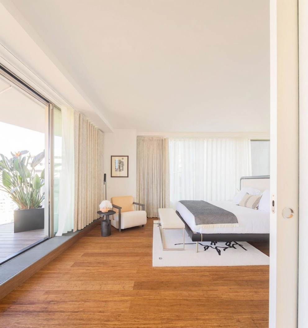 Piso en venta en primera línea de playa en Barcelona — Dormitorio