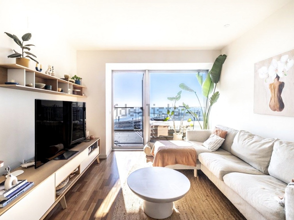 Piso en venta en primera línea de playa en Barcelona — Salón