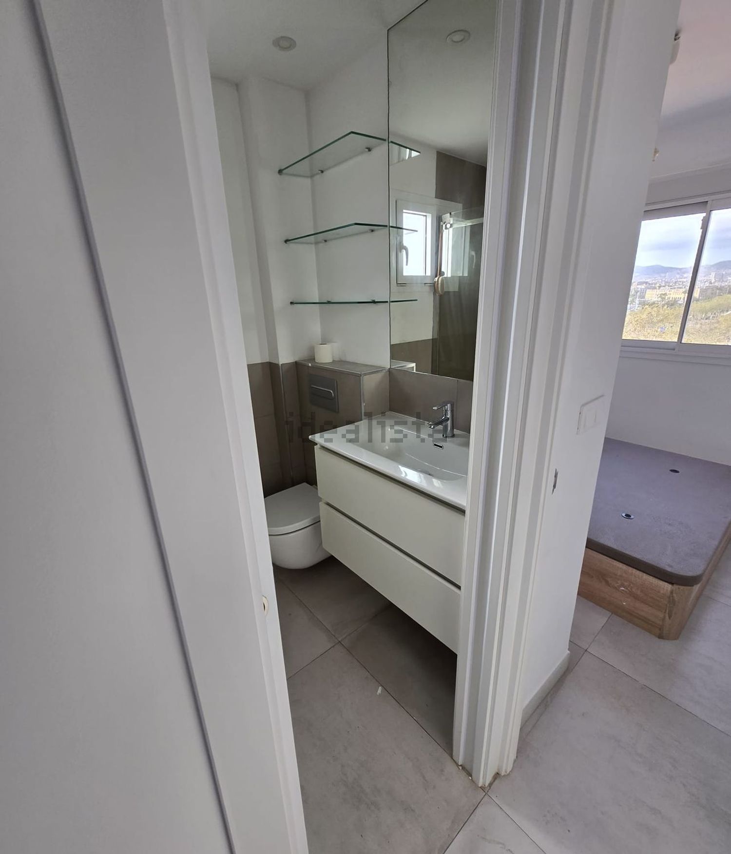 Flat for sale frontline beach in Barcelona — Bathroom