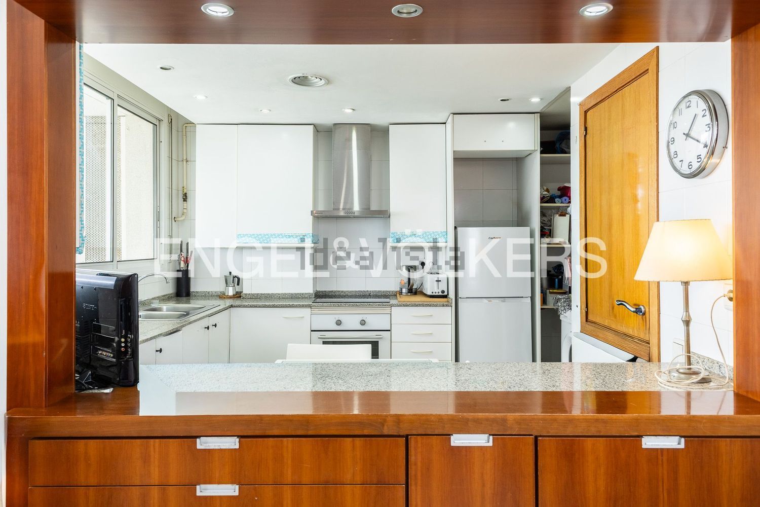 Piso en venta en primera línea de playa en Barcelona — Cocina