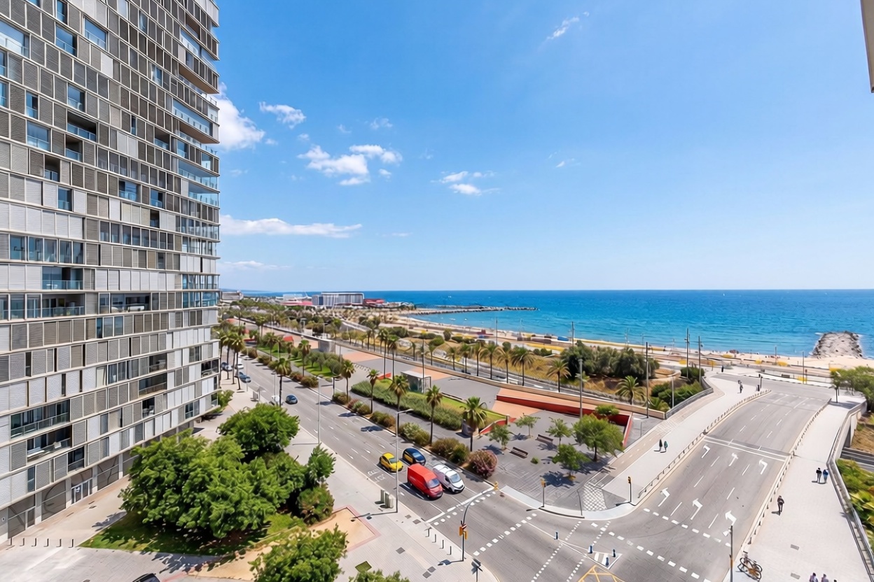 Piso en venta en primera línea de playa en Barcelona — Vista mar