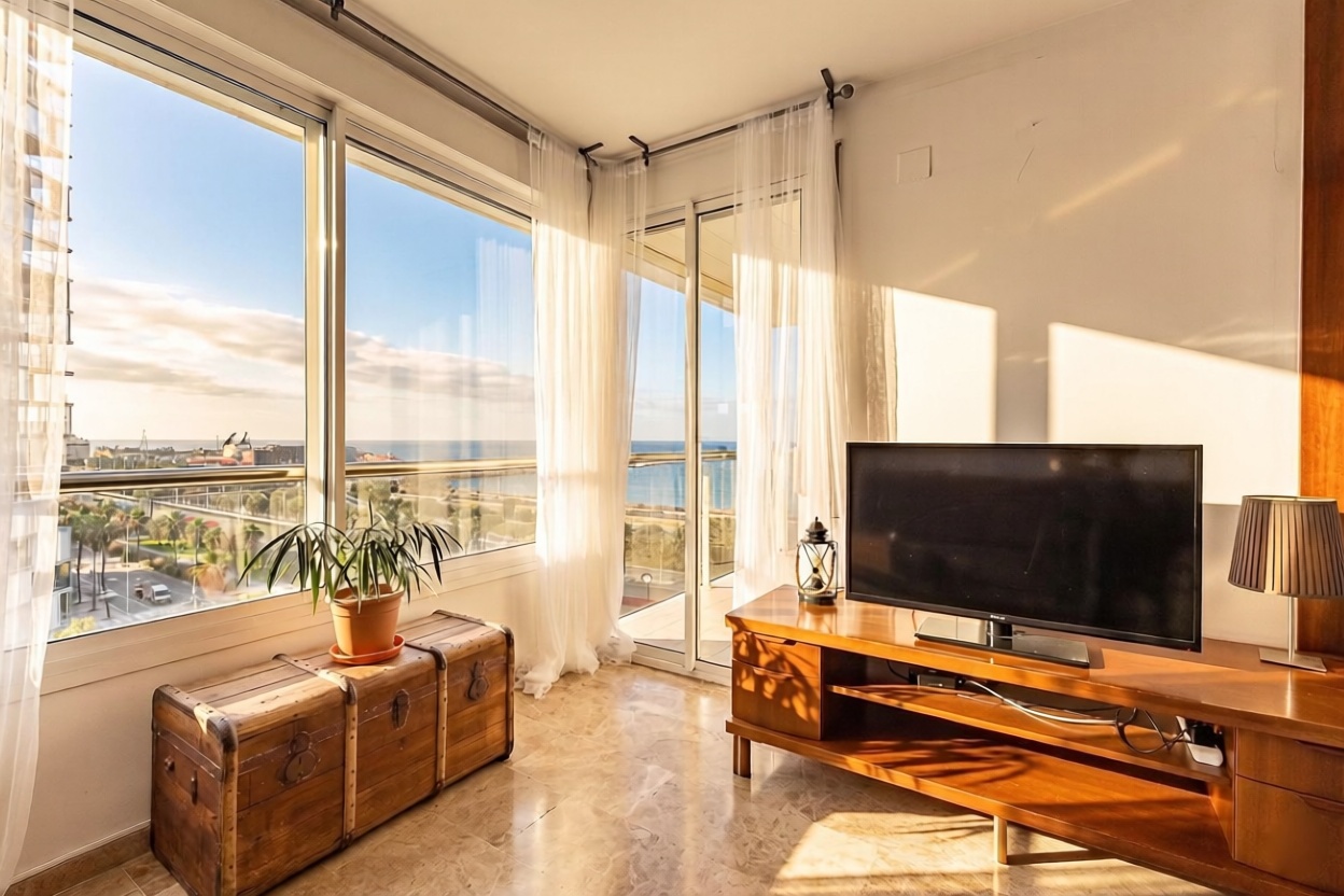 Piso en venta en primera línea de playa en Barcelona — Salón