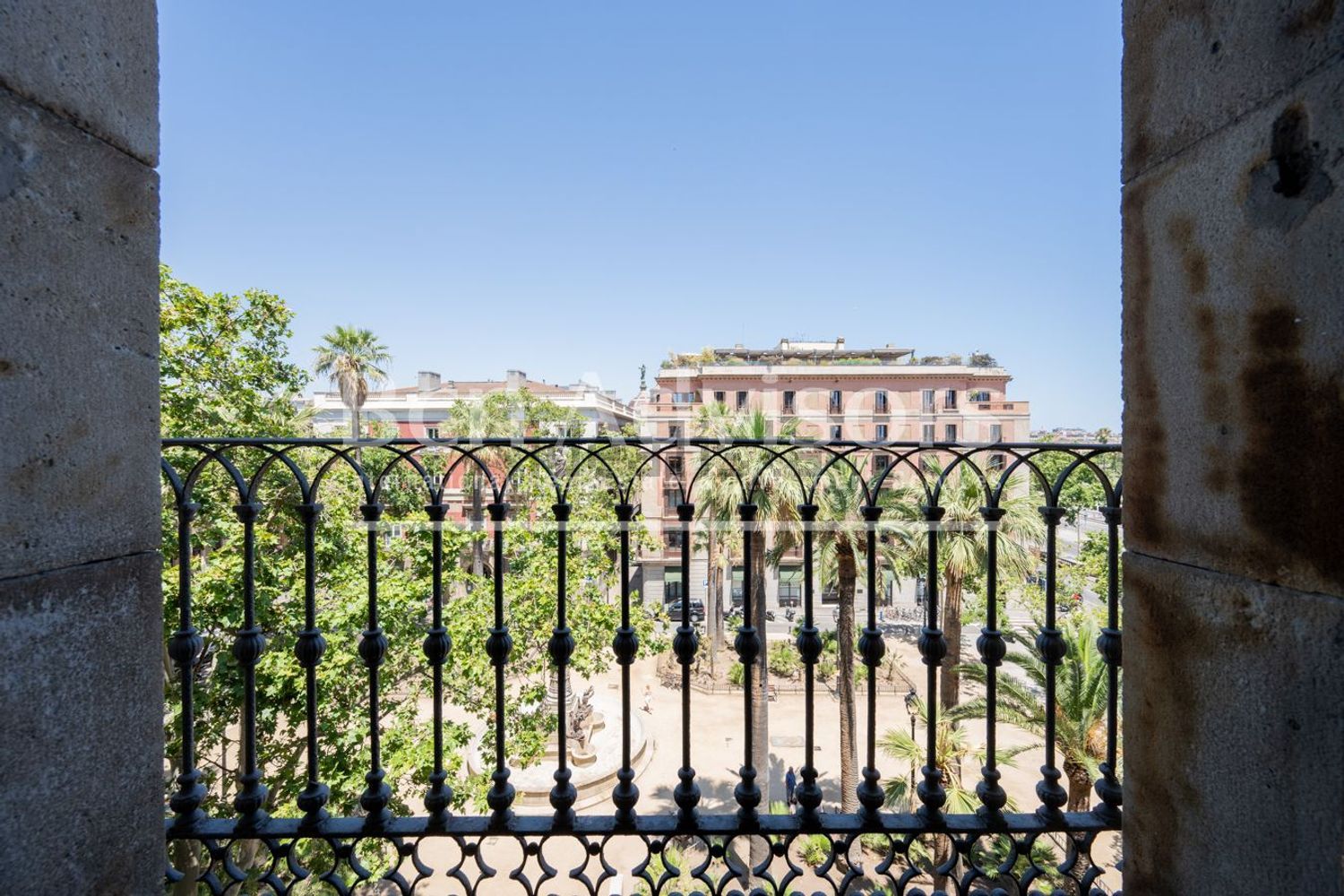 Квартира на продажу на первой линии пляжа в Barcelona