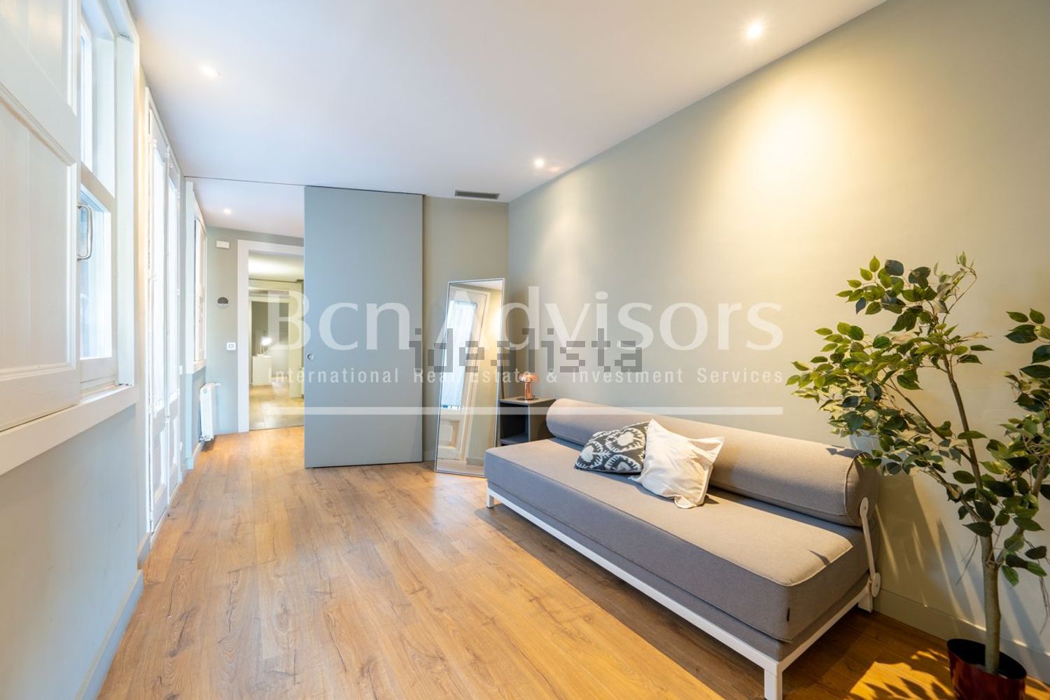 Piso en venta en primera línea de playa en Barcelona — Dormitorio