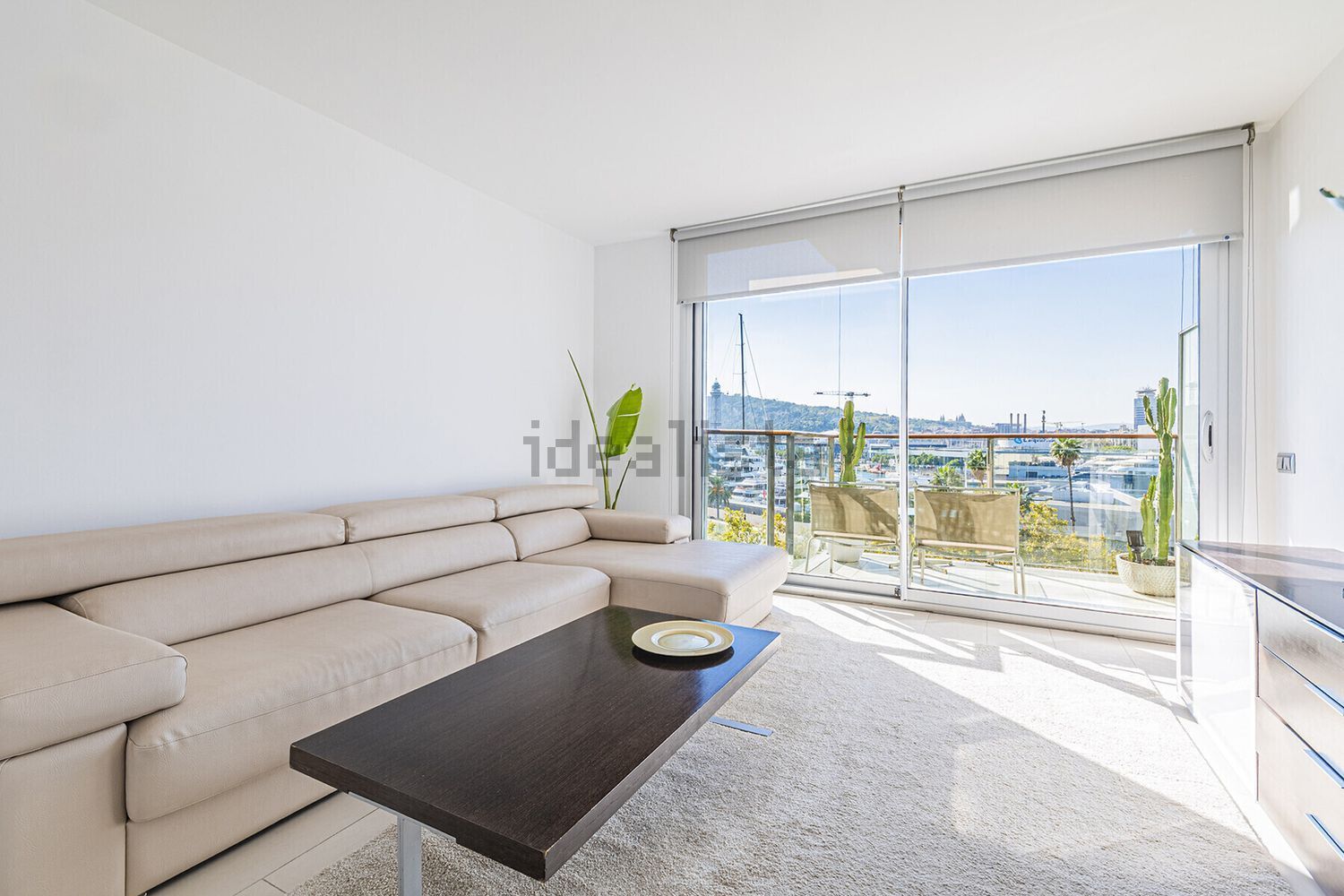 Dachgeschosswohnung zum Verkauf in erster Meereslinie in Ribeira — Wohnzimmer