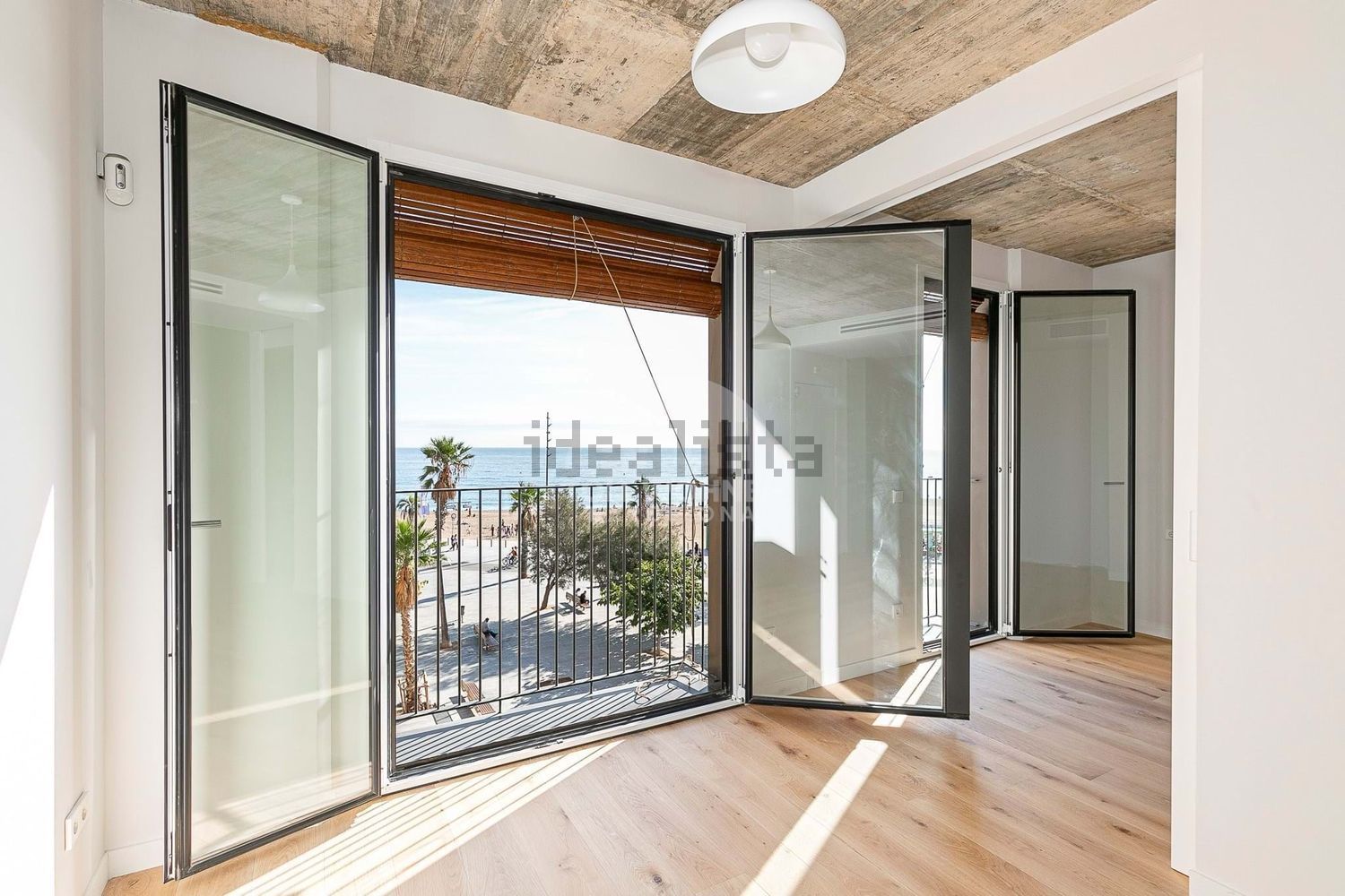 Квартира на продажу на первой линии пляжа в Barcelona
