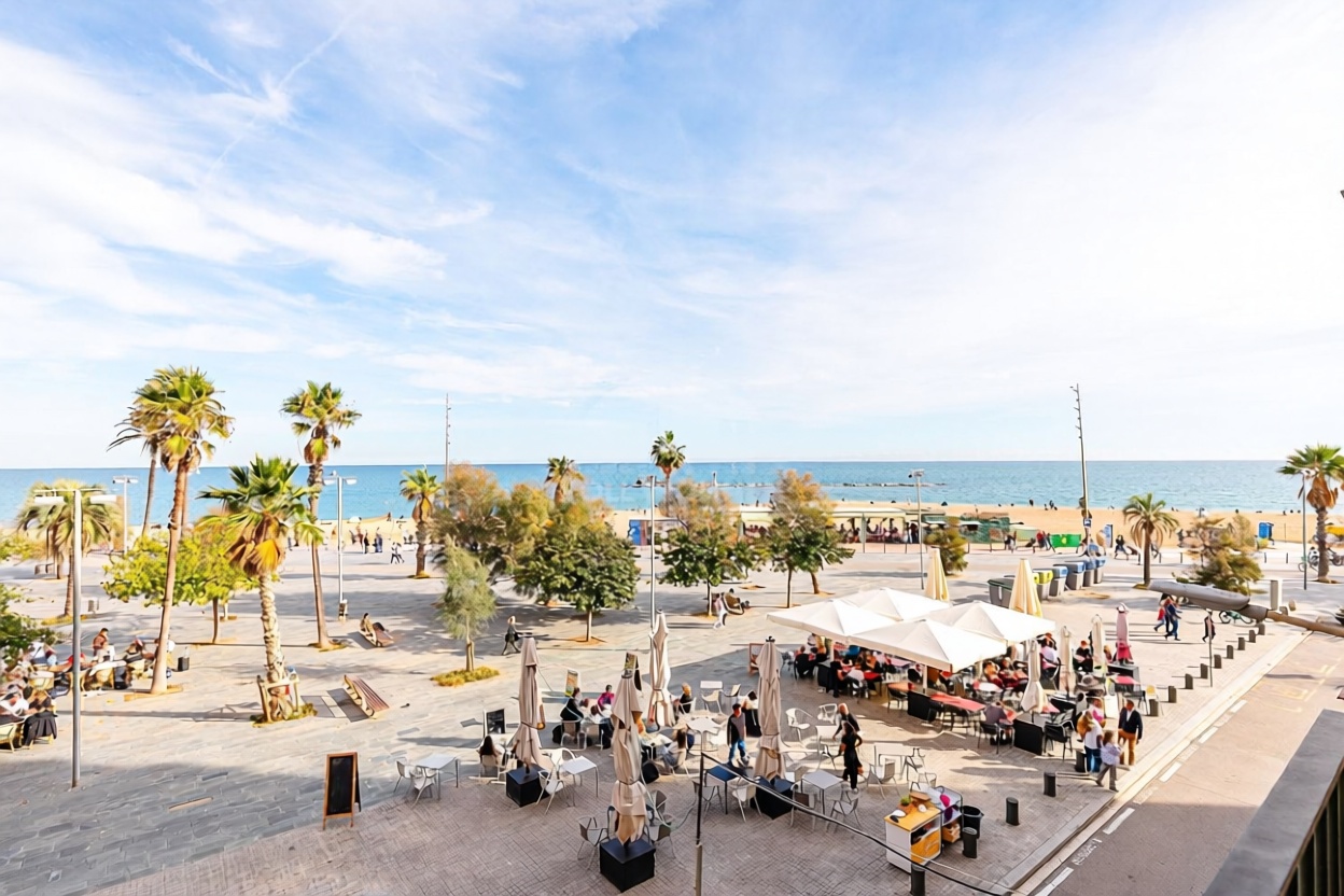 Piso en venta en primera línea de playa en Barcelona — Vista mar