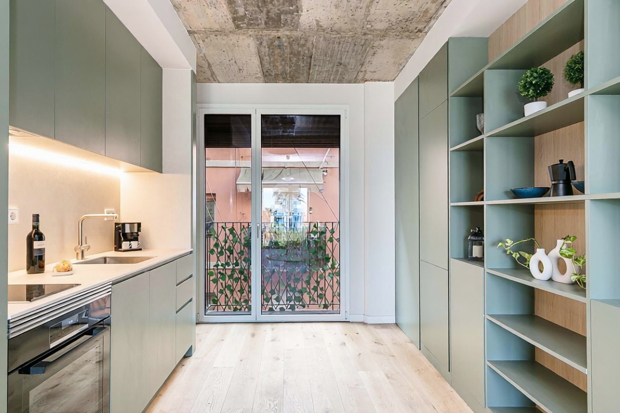 Piso en venta en primera línea de playa en Barcelona — Cocina