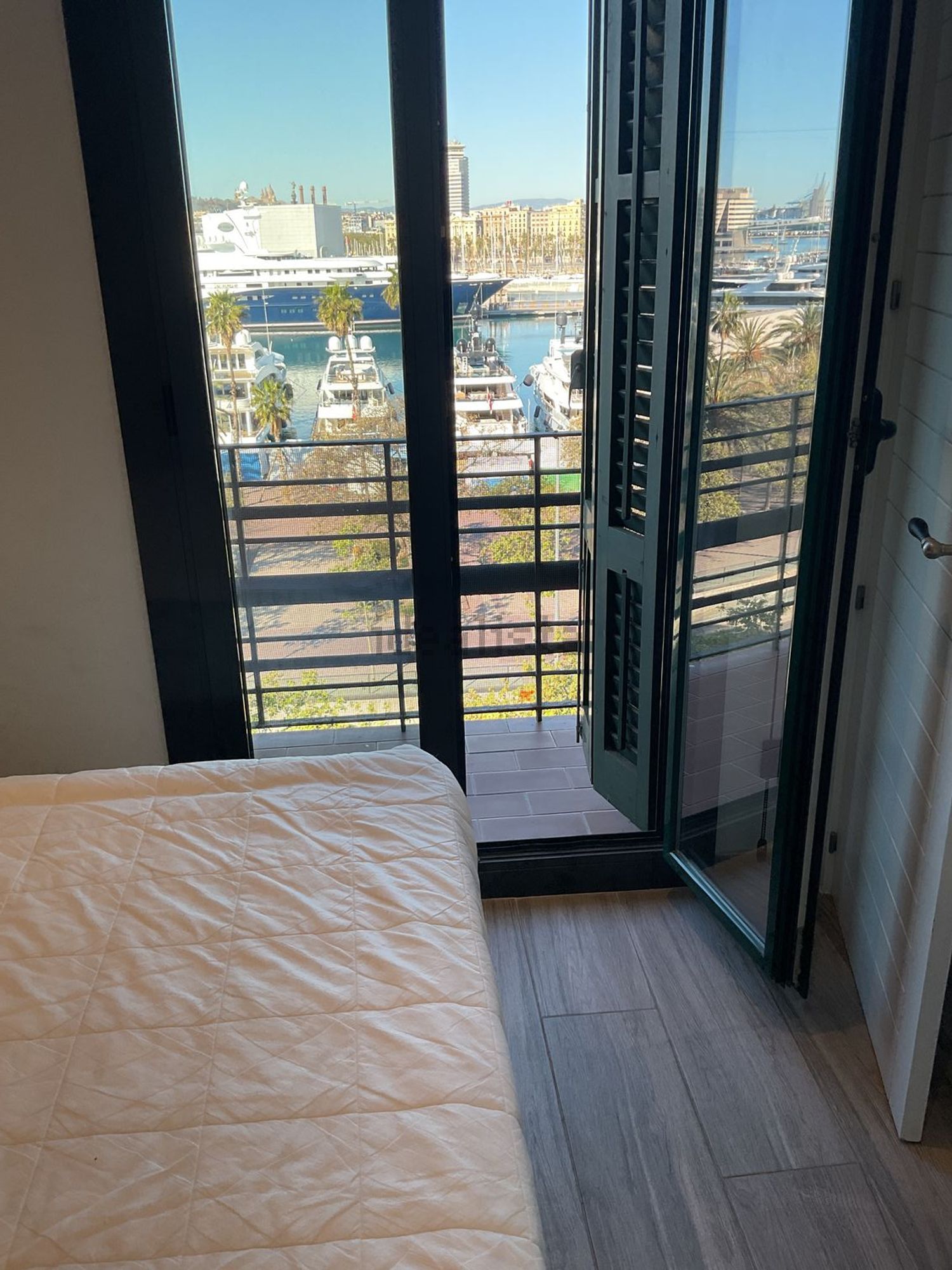 Piso en venta en primera línea de playa en Barcelona — Dormitorio