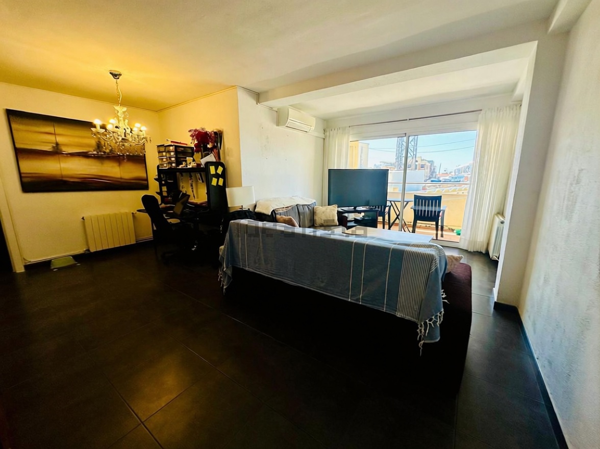 Piso en venta en primera línea de playa en Barcelona — Salón