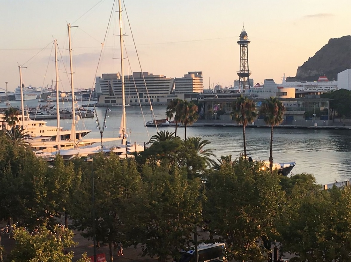 Wohnung in erste Strandlinie in Ciutadella — Meerblick