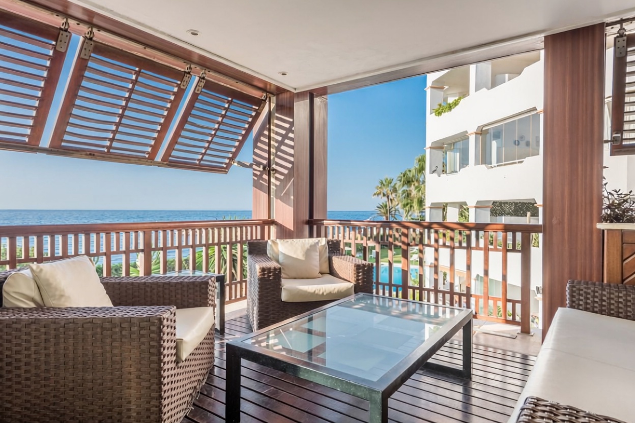 Appartement en première ligne de plage à Marbella — Terrasse mer