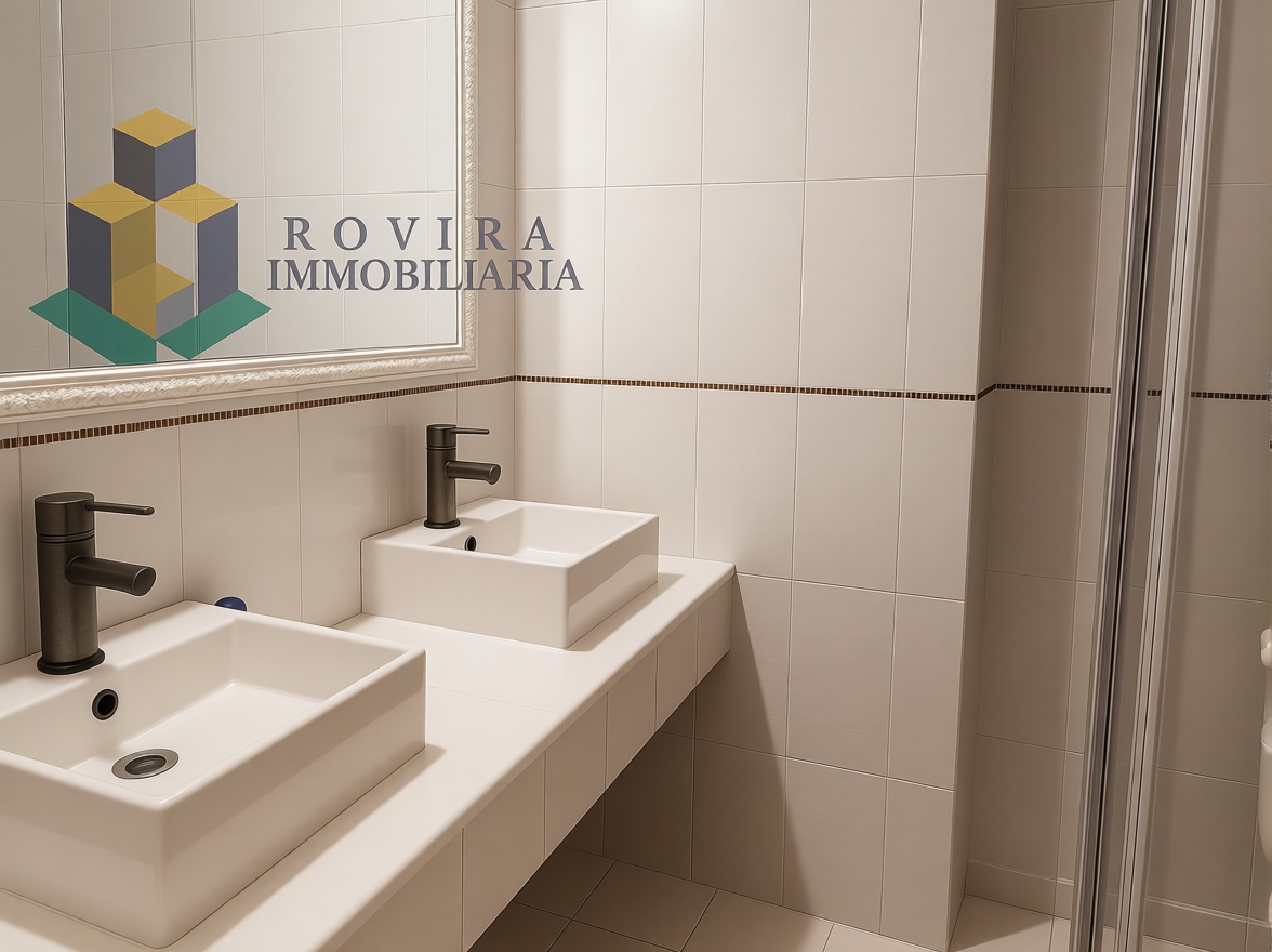 Dachgeschosswohnung zum Verkauf in erster Meereslinie in Salou — Bad