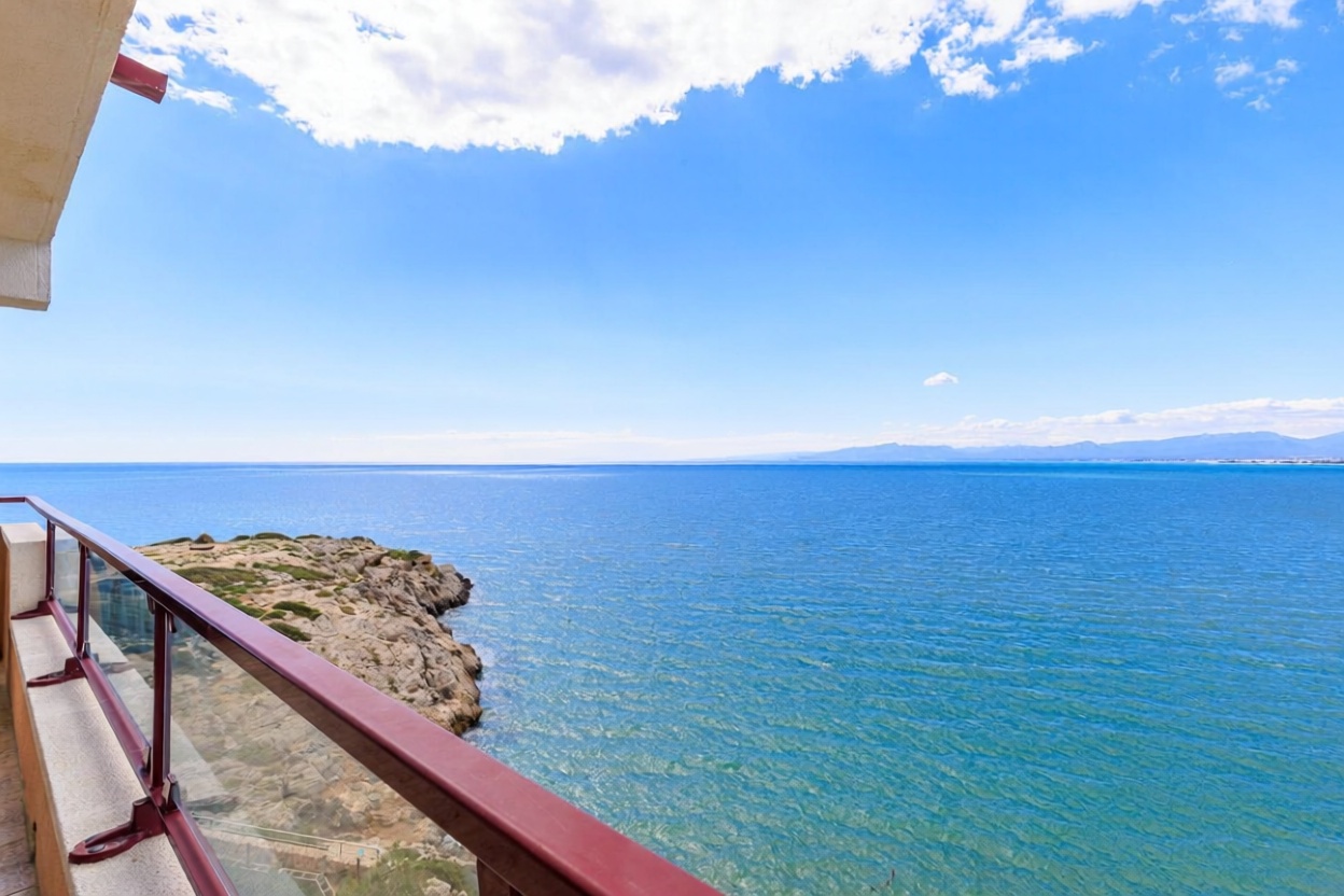 Piso en venta en primera línea de playa en Salou — Vista mar