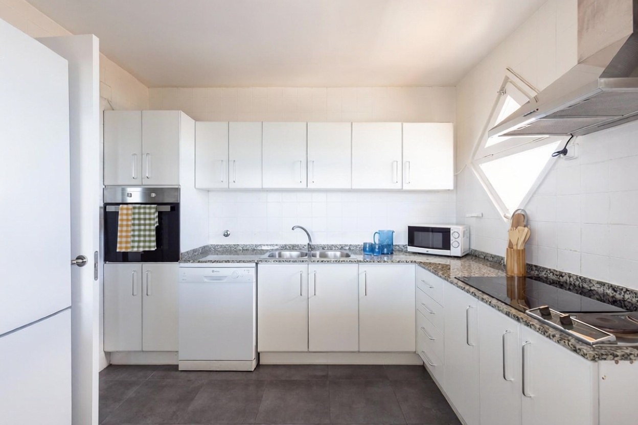 Piso en venta en primera línea de playa en Salou — Cocina