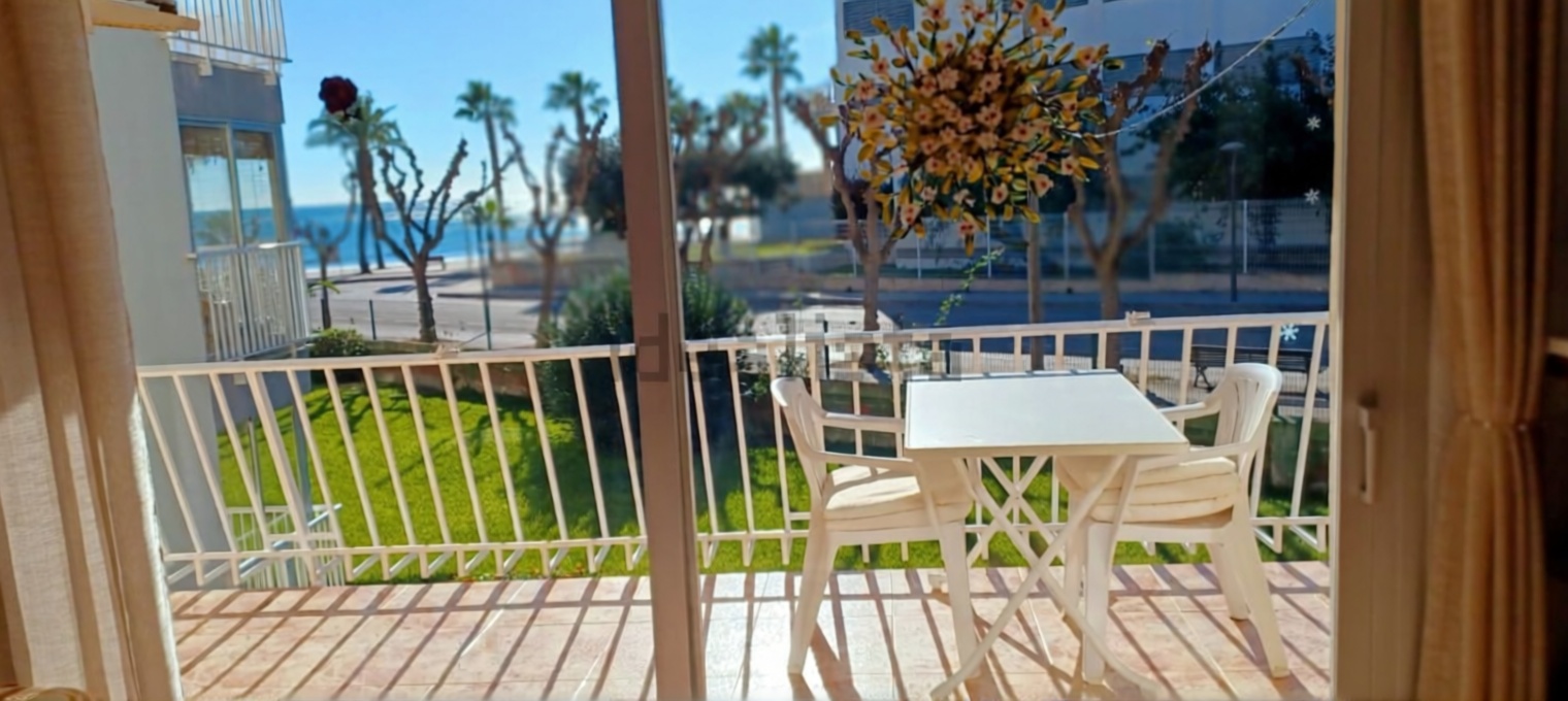 Wohnung zum Verkauf in direkter Strandlage in Cambrils — Meerterrasse