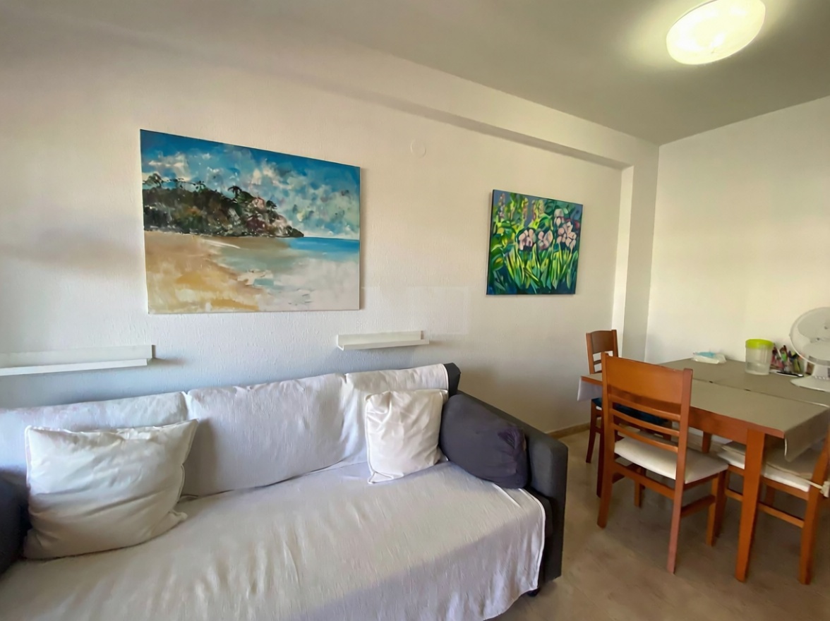 Flat for sale frontline beach in Cambrils — Living room