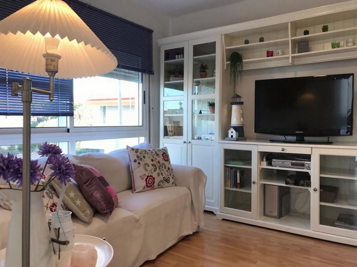 Flat for sale frontline beach in Cambrils — Living room