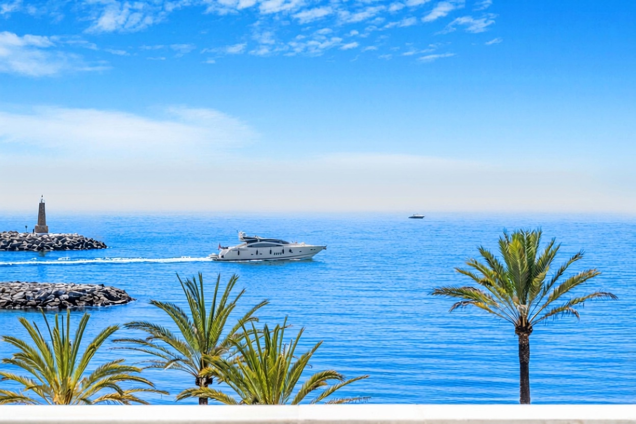 Appartement en première ligne de plage à Marbella — Vue mer