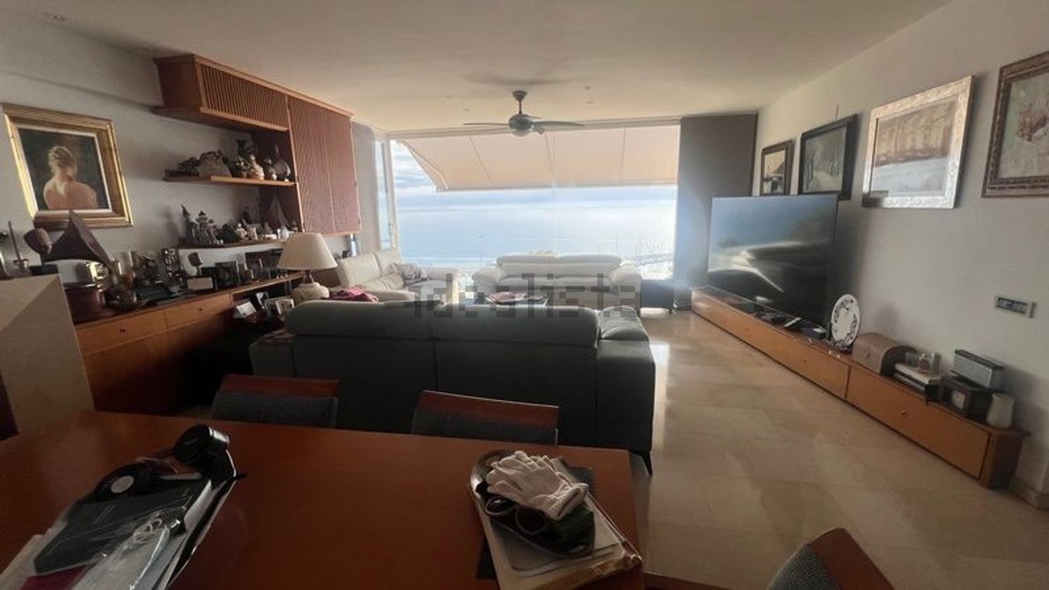 Chalet for sale with direct beach access in Sitges — Living room