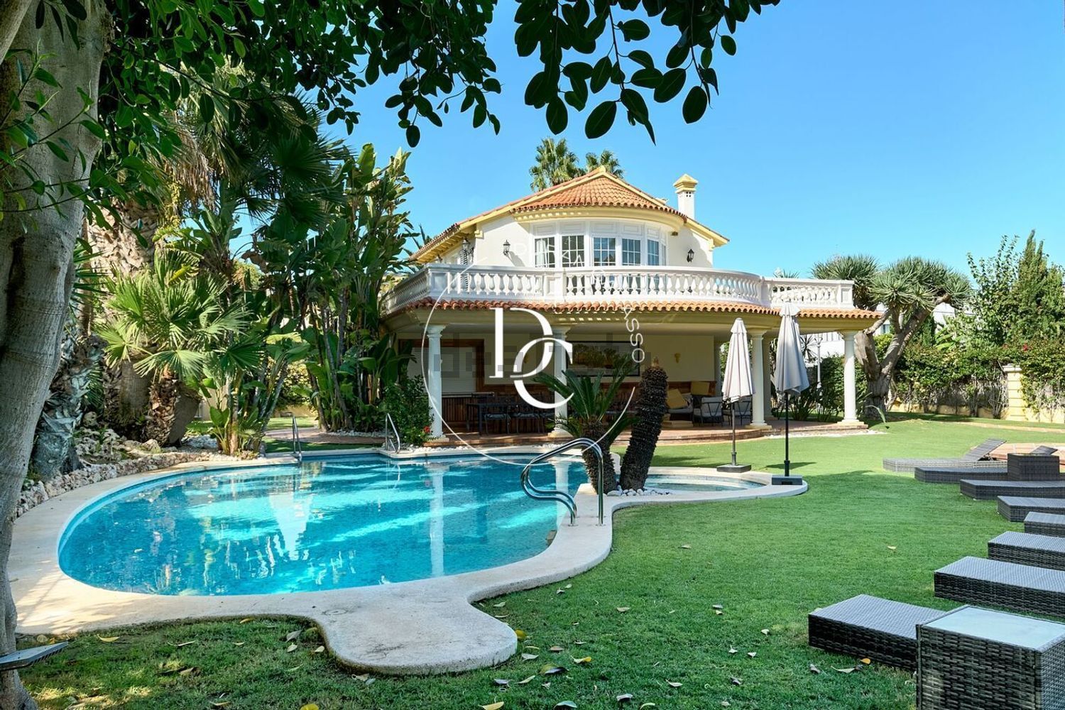 Casa o chalet en venta en Paseo Marítim — Pool