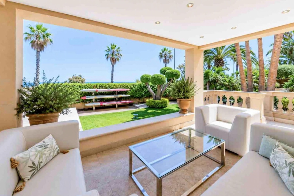 Chalet mit direkter Strandzugang in Sitges
