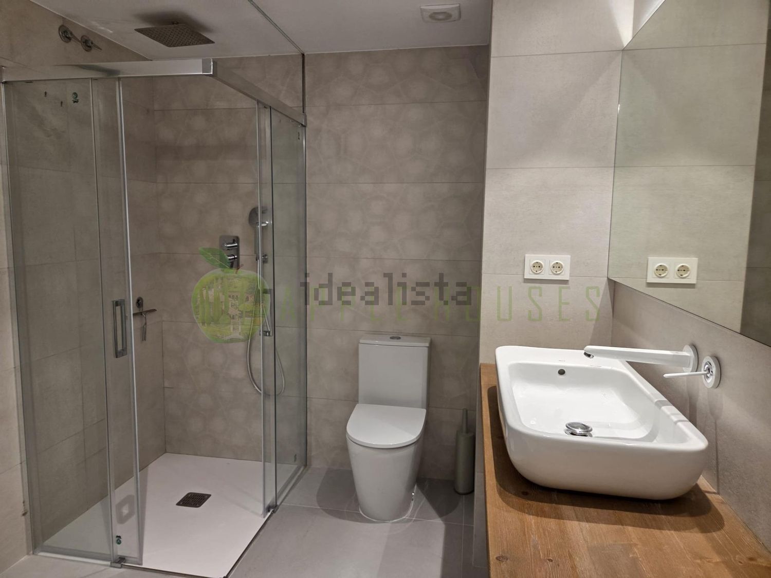 Ático en venta en Vinyet-Terramar-Can Pei-Can Girona — Baño