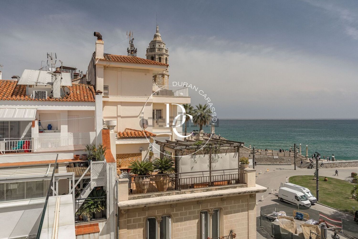Chalet for sale with direct beach access in Sitges