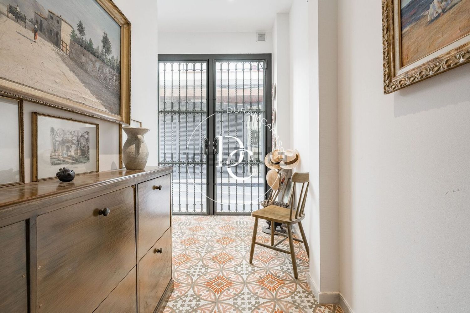 Chalet for sale with direct beach access in Sitges