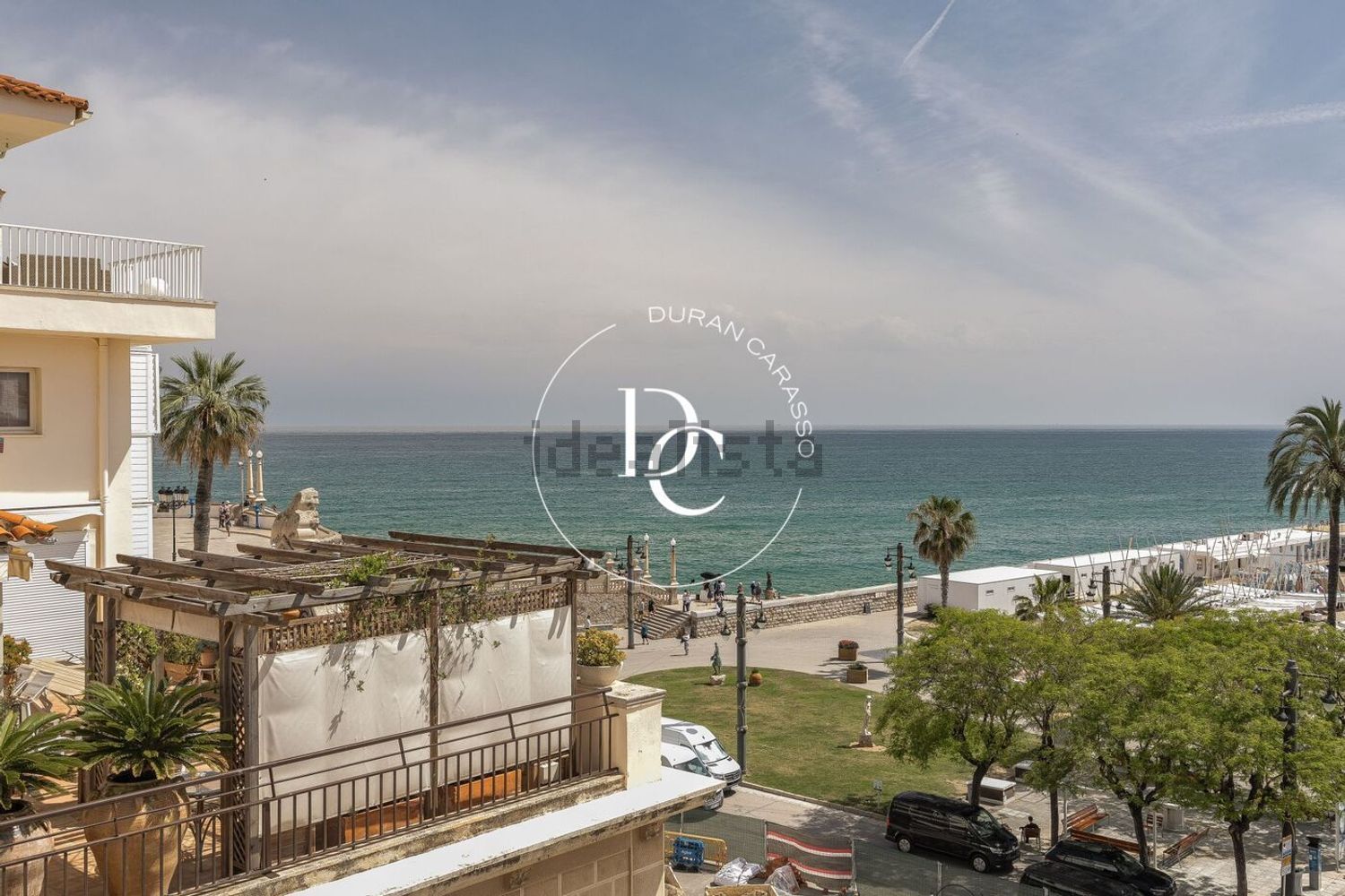 Chalet for sale with direct beach access in Sitges